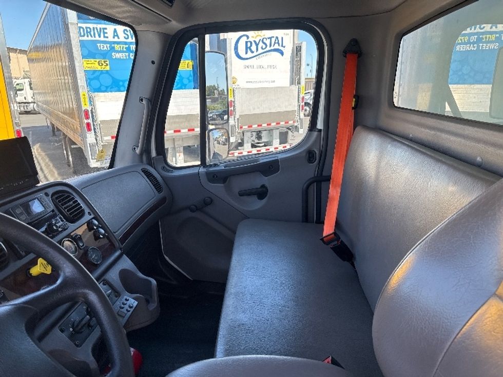 Refrigerated Truck-Light and Medium Duty Trucks-Freightliner-2019-M2-West Sacramento-CA-154,763\n\t\tmiles-$ 42,250 - Image 19