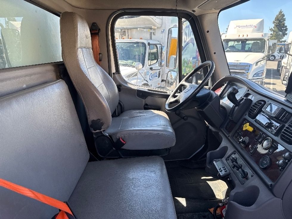 Refrigerated Truck-Light and Medium Duty Trucks-Freightliner-2019-M2-West Sacramento-CA-154,763\n\t\tmiles-$ 42,250 - Image 22