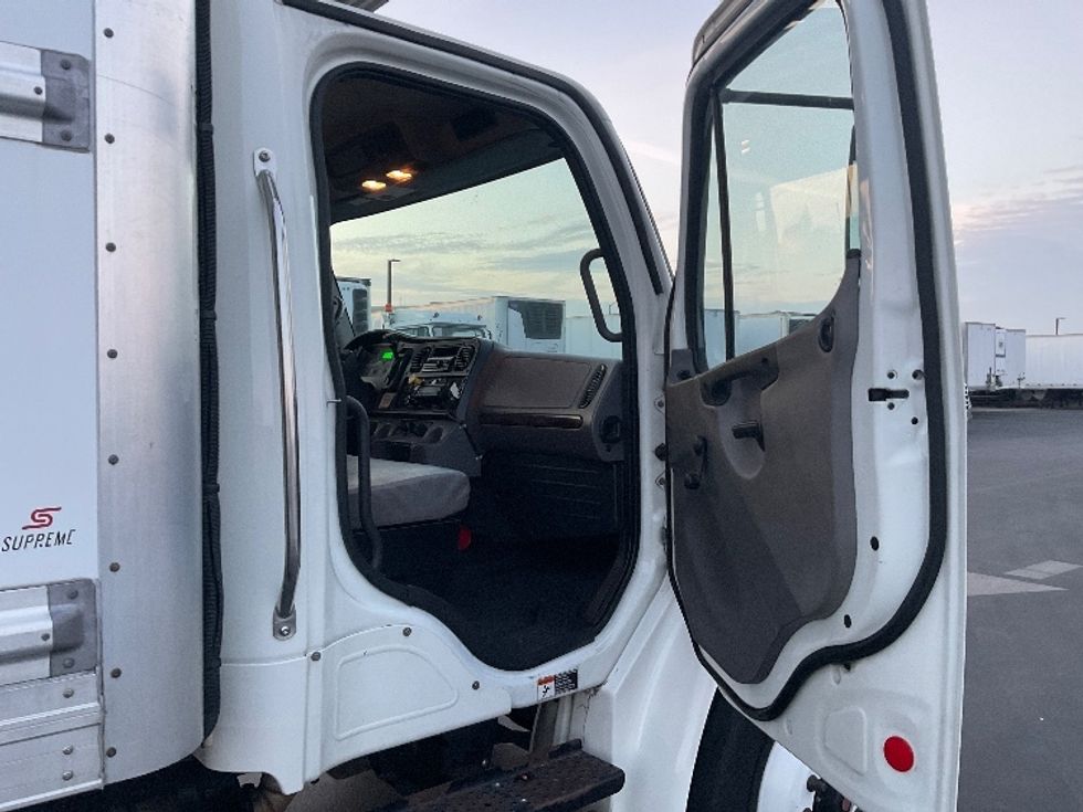 Refrigerated Truck-Light and Medium Duty Trucks-Freightliner-2019-M2-West Sacramento-CA-159,242\n\t\tmiles-$ 63,000 - Image 20