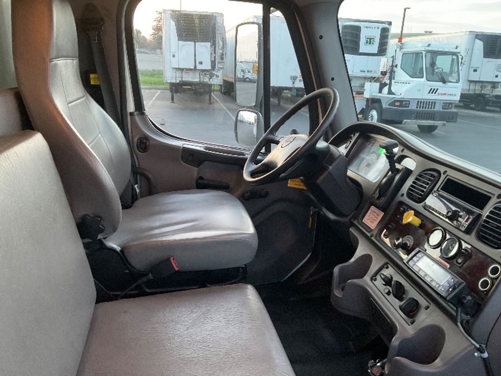 Refrigerated Truck-Light and Medium Duty Trucks-Freightliner-2019-M2-West Sacramento-CA-159,242\n\t\tmiles-$ 63,000 - Image 22