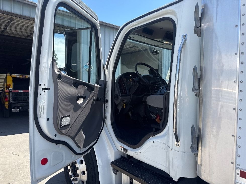 Refrigerated Truck-Light and Medium Duty Trucks-Freightliner-2019-M2-West Sacramento-CA-161,151\n\t\tmiles-$ 41,250 - Image 15