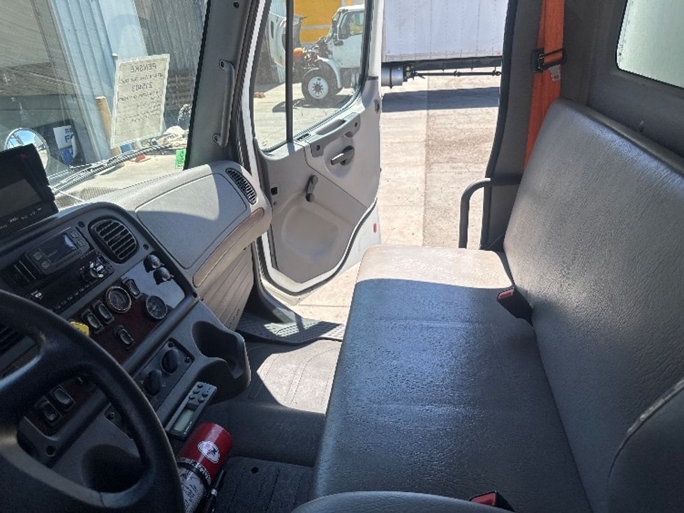 Refrigerated Truck-Light and Medium Duty Trucks-Freightliner-2019-M2-West Sacramento-CA-161,151\n\t\tmiles-$ 41,250 - Image 18