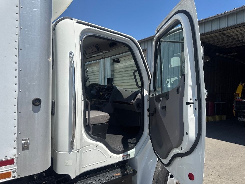 Refrigerated Truck-Light and Medium Duty Trucks-Freightliner-2019-M2-West Sacramento-CA-161,151\n\t\tmiles-$ 41,250 - Image 19