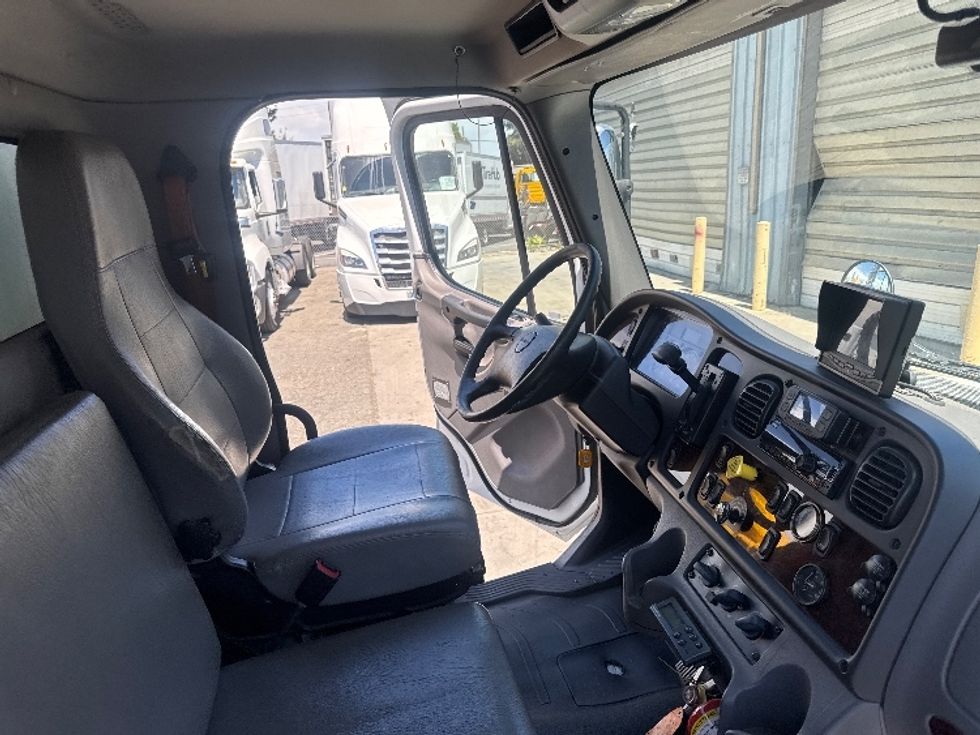 Refrigerated Truck-Light and Medium Duty Trucks-Freightliner-2019-M2-West Sacramento-CA-161,151\n\t\tmiles-$ 41,250 - Image 21