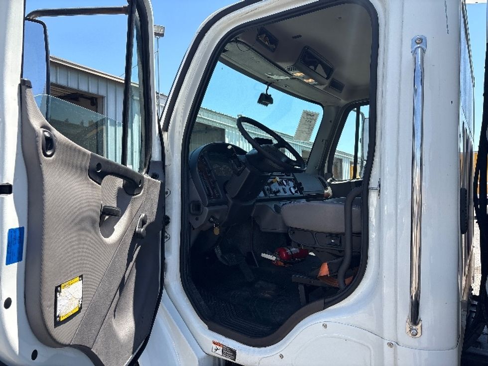 Refrigerated Truck-Light and Medium Duty Trucks-Freightliner-2019-M2-West Sacramento-CA-162,639\n\t\tmiles-$ 40,000 - Image 16