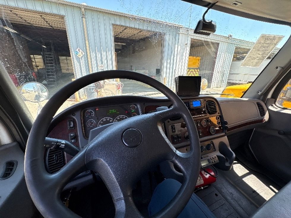 Refrigerated Truck-Light and Medium Duty Trucks-Freightliner-2019-M2-West Sacramento-CA-162,639\n\t\tmiles-$ 40,000 - Image 17