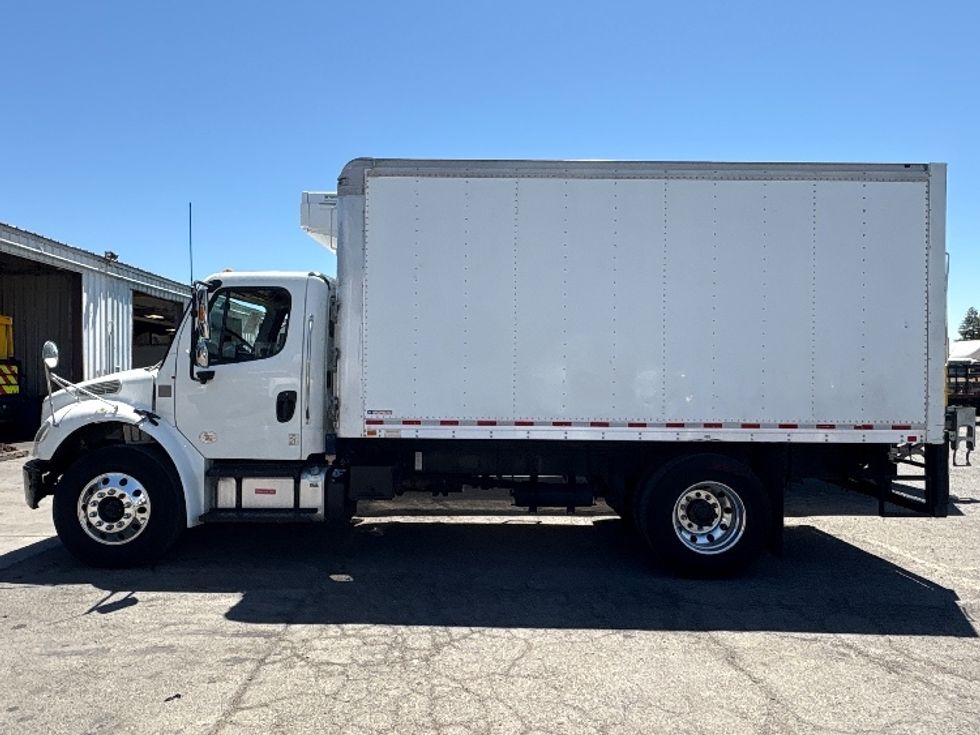 Refrigerated Truck-Light and Medium Duty Trucks-Freightliner-2019-M2-West Sacramento-CA-162,639\n\t\tmiles-$ 40,000 - Image 4