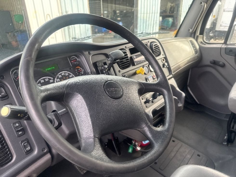 Refrigerated Truck-Light and Medium Duty Trucks-Freightliner-2019-M2-West Sacramento-CA-171,413\n\t\tmiles-$ 51,750 - Image 17