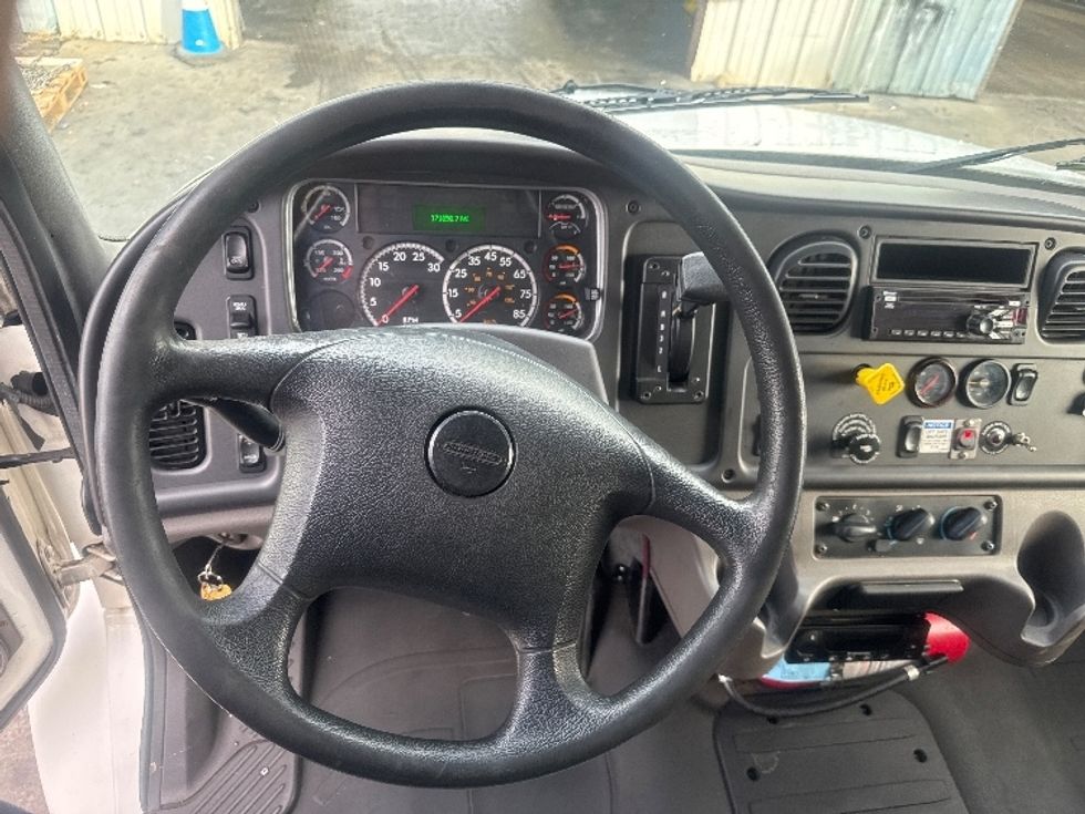 Refrigerated Truck-Light and Medium Duty Trucks-Freightliner-2019-M2-West Sacramento-CA-171,413\n\t\tmiles-$ 51,750 - Image 18