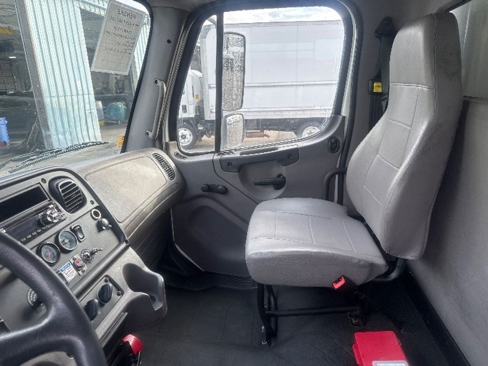Refrigerated Truck-Light and Medium Duty Trucks-Freightliner-2019-M2-West Sacramento-CA-171,413\n\t\tmiles-$ 51,750 - Image 19