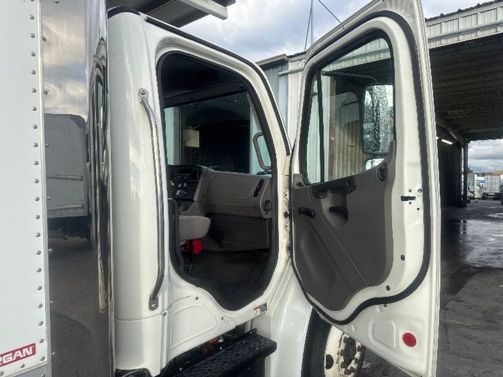 Refrigerated Truck-Light and Medium Duty Trucks-Freightliner-2019-M2-West Sacramento-CA-171,413\n\t\tmiles-$ 51,750 - Image 20