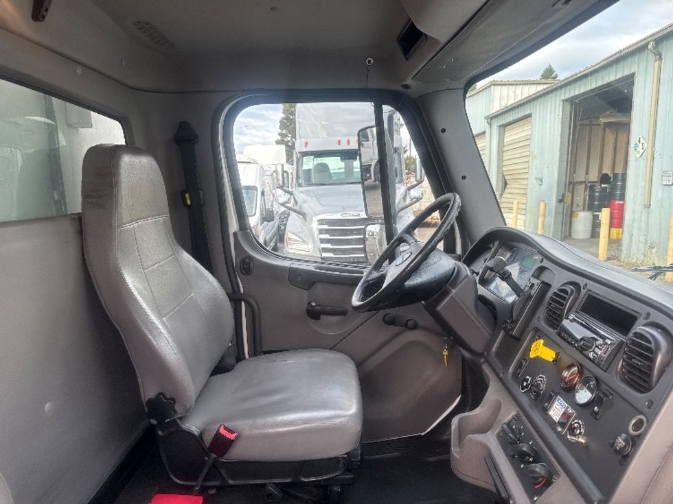 Refrigerated Truck-Light and Medium Duty Trucks-Freightliner-2019-M2-West Sacramento-CA-171,413\n\t\tmiles-$ 51,750 - Image 22