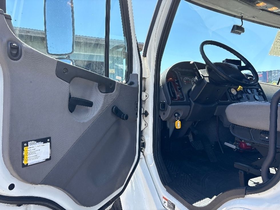 Refrigerated Truck-Light and Medium Duty Trucks-Freightliner-2019-M2-West Sacramento-CA-193,654\n\t\tmiles-$ 37,250 - Image 16