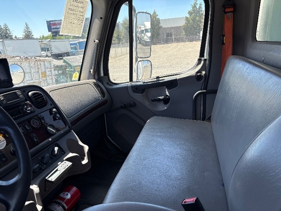Refrigerated Truck-Light and Medium Duty Trucks-Freightliner-2019-M2-West Sacramento-CA-193,654\n\t\tmiles-$ 37,250 - Image 19