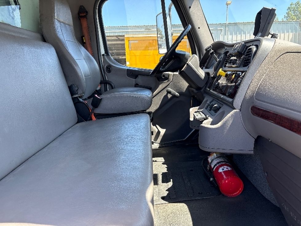 Refrigerated Truck-Light and Medium Duty Trucks-Freightliner-2019-M2-West Sacramento-CA-193,654\n\t\tmiles-$ 37,250 - Image 22