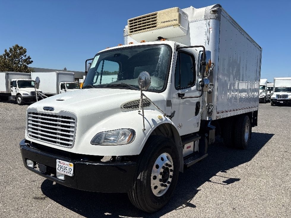 Refrigerated Truck-Light and Medium Duty Trucks-Freightliner-2019-M2-West Sacramento-CA-193,654\n\t\tmiles-$ 37,250 - Image 3