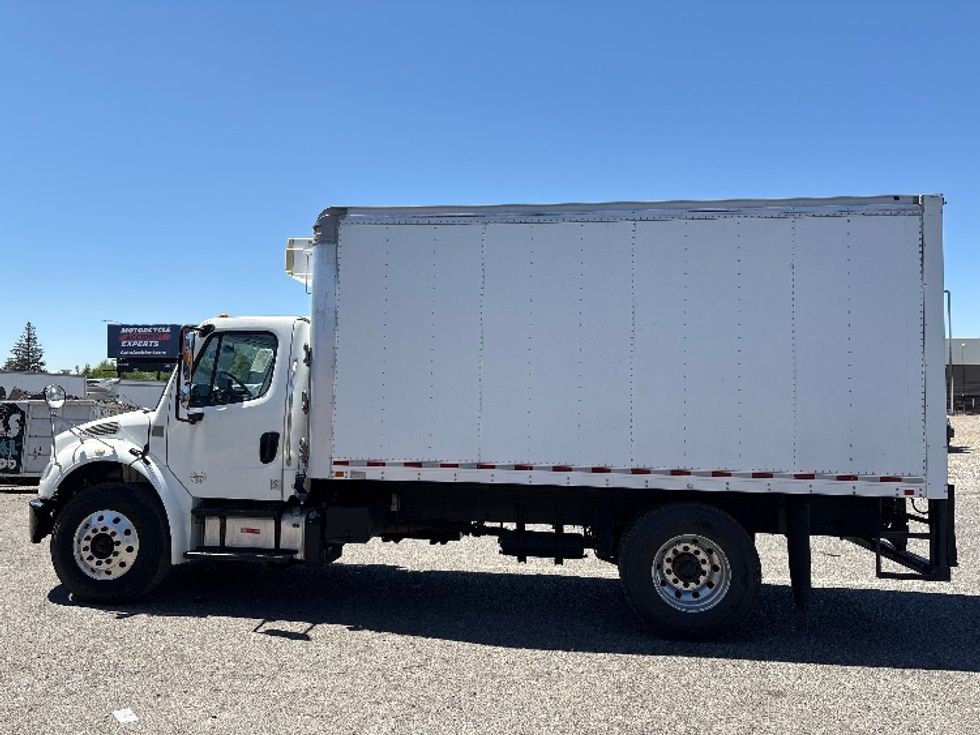 Refrigerated Truck-Light and Medium Duty Trucks-Freightliner-2019-M2-West Sacramento-CA-193,654\n\t\tmiles-$ 37,250 - Image 4