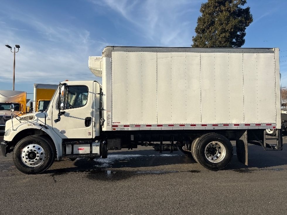 Refrigerated Truck-Light and Medium Duty Trucks-Freightliner-2019-M2-West Sacramento-CA-221,077\n\t\tmiles-$ 33,500 - Image 4