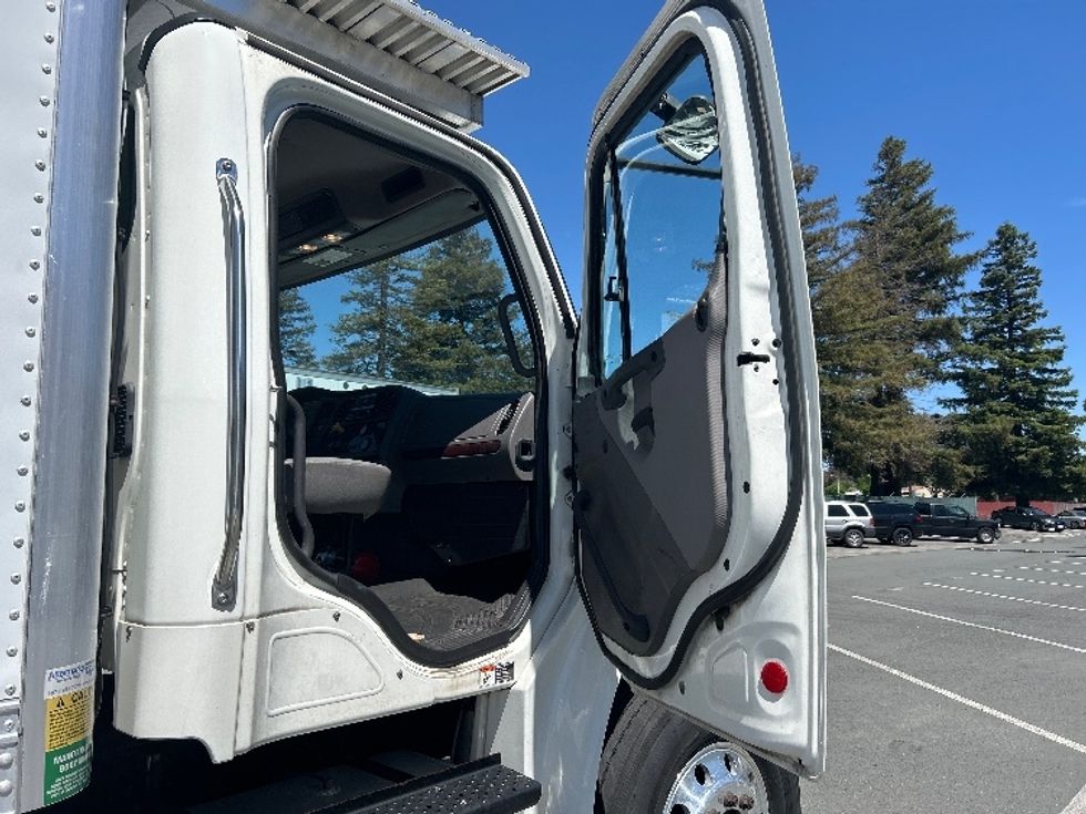 Refrigerated Truck-Light and Medium Duty Trucks-Freightliner-2019-M2-West Sacramento-CA-224,347\n\t\tmiles-$ 54,000 - Image 20