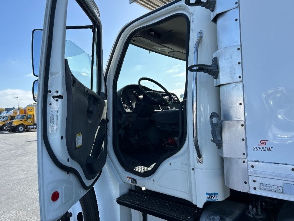 Refrigerated Truck-Light and Medium Duty Trucks-Freightliner-2019-M2-West Sacramento-CA-260,591\n\t\tmiles-$ 28,000 - Image 16