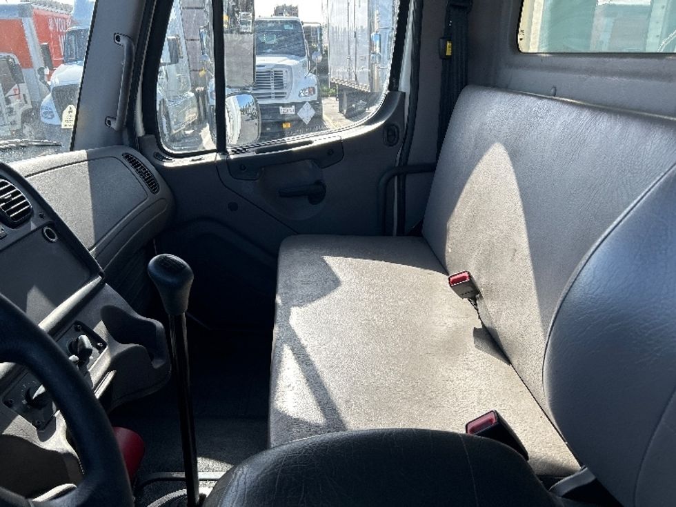 Refrigerated Truck-Light and Medium Duty Trucks-Freightliner-2019-M2-West Sacramento-CA-260,591\n\t\tmiles-$ 28,000 - Image 19