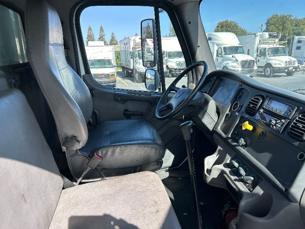 Refrigerated Truck-Light and Medium Duty Trucks-Freightliner-2019-M2-West Sacramento-CA-260,591\n\t\tmiles-$ 28,000 - Image 22