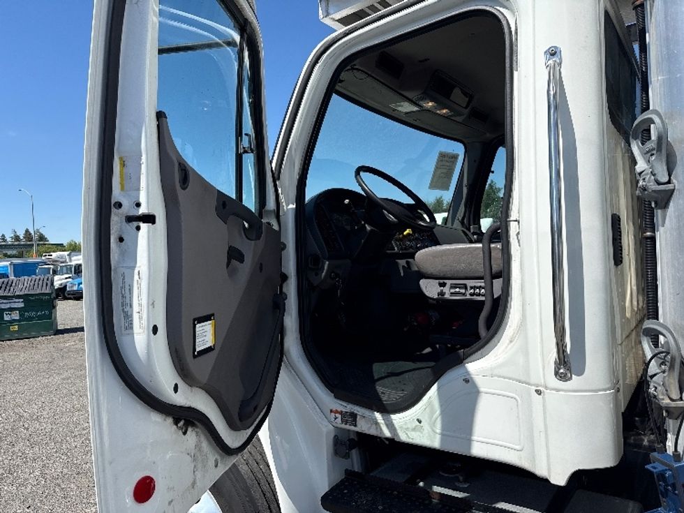 Refrigerated Truck-Light and Medium Duty Trucks-Freightliner-2019-M2-West Sacramento-CA-270,469\n\t\tmiles-$ 50,500 - Image 16