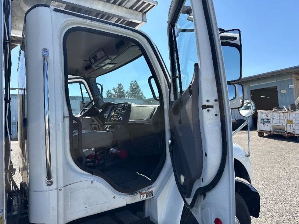 Refrigerated Truck-Light and Medium Duty Trucks-Freightliner-2019-M2-West Sacramento-CA-270,469\n\t\tmiles-$ 50,500 - Image 20