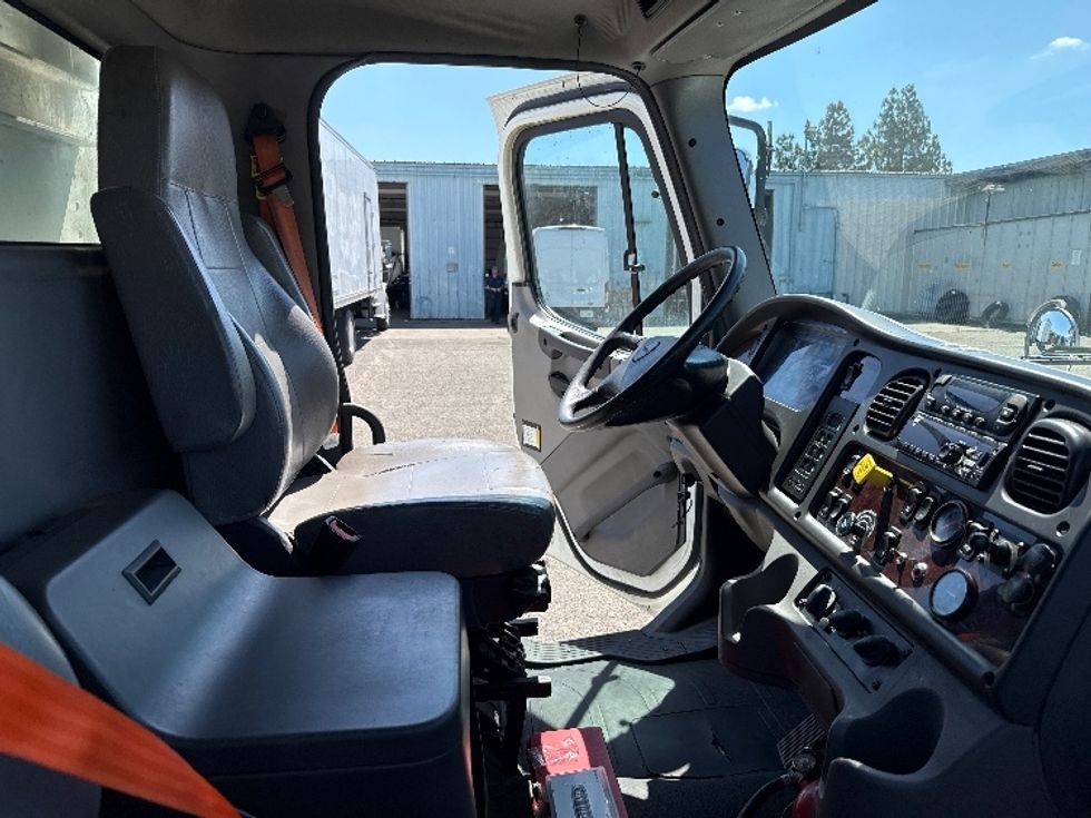 Refrigerated Truck-Light and Medium Duty Trucks-Freightliner-2019-M2-West Sacramento-CA-270,469\n\t\tmiles-$ 50,500 - Image 22