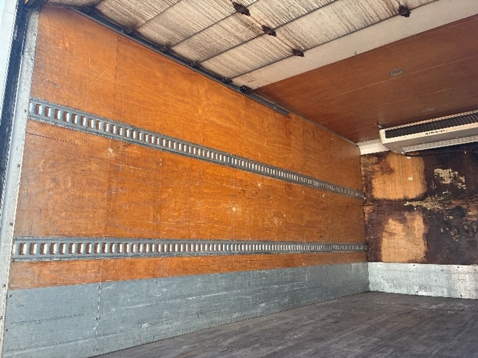Refrigerated Truck-Light and Medium Duty Trucks-Freightliner-2019-M2-West Sacramento-CA-274,130\n\t\tmiles-$ 26,250 - Image 10