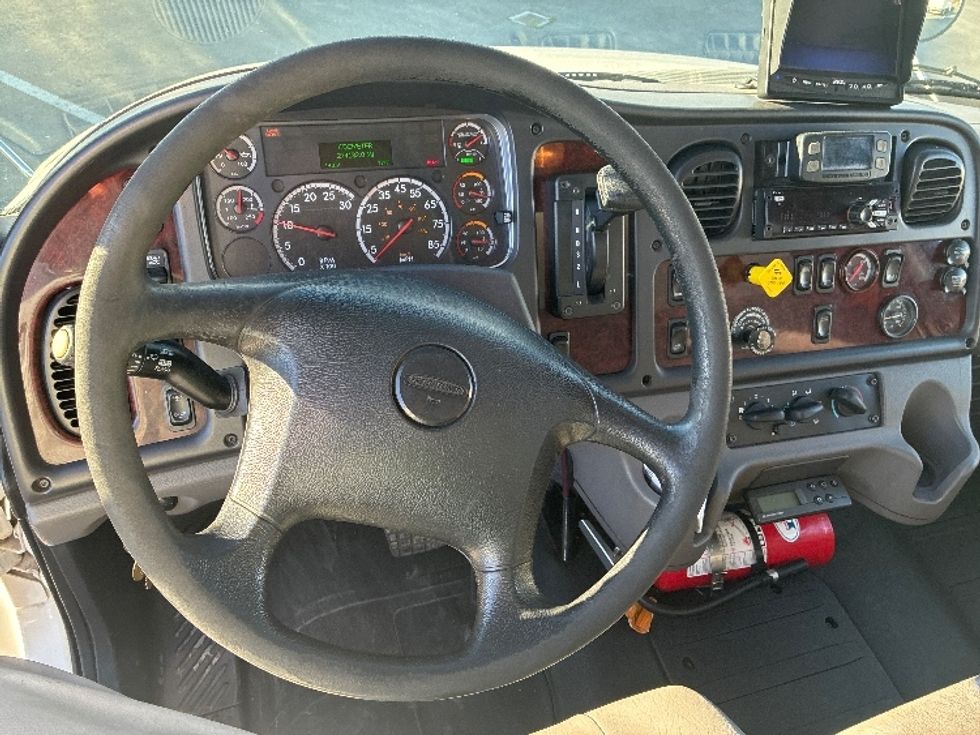 Refrigerated Truck-Light and Medium Duty Trucks-Freightliner-2019-M2-West Sacramento-CA-274,130\n\t\tmiles-$ 26,250 - Image 17