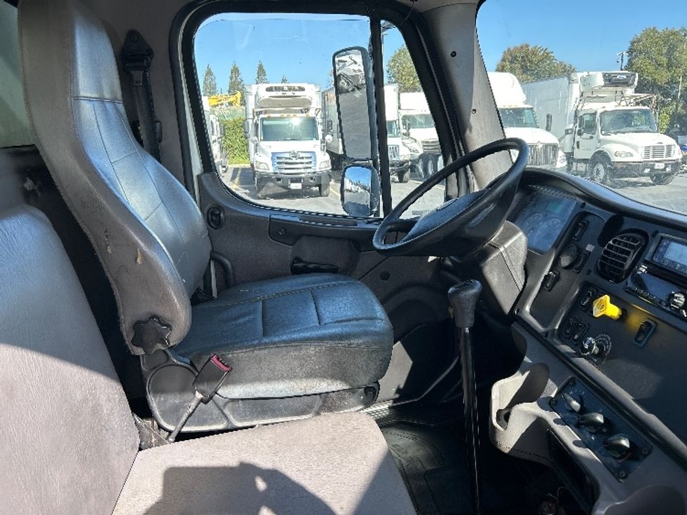 Refrigerated Truck-Light and Medium Duty Trucks-Freightliner-2019-M2-West Sacramento-CA-276,480\n\t\tmiles-$ 25,750 - Image 22