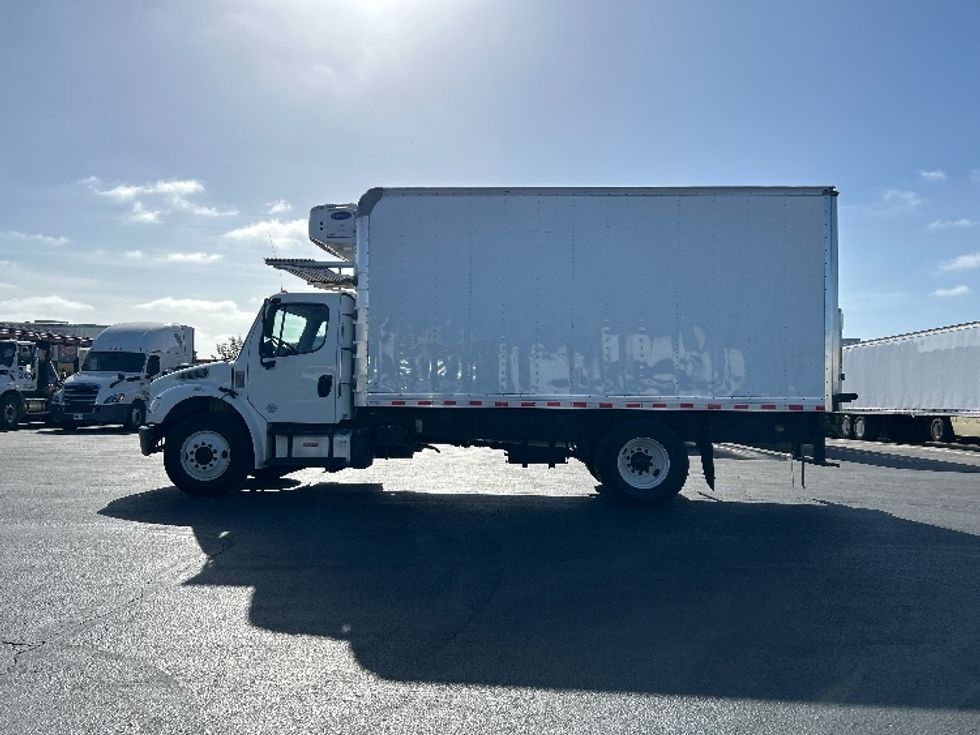 Refrigerated Truck-Light and Medium Duty Trucks-Freightliner-2019-M2-West Sacramento-CA-276,480\n\t\tmiles-$ 25,750 - Image 4