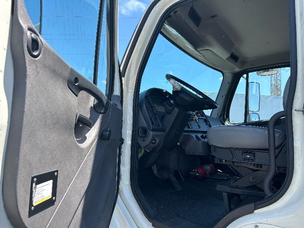 Refrigerated Truck-Light and Medium Duty Trucks-Freightliner-2019-M2-West Sacramento-CA-298,389\n\t\tmiles-$ 35,750 - Image 15