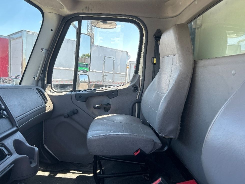 Refrigerated Truck-Light and Medium Duty Trucks-Freightliner-2019-M2-West Sacramento-CA-298,389\n\t\tmiles-$ 35,750 - Image 18