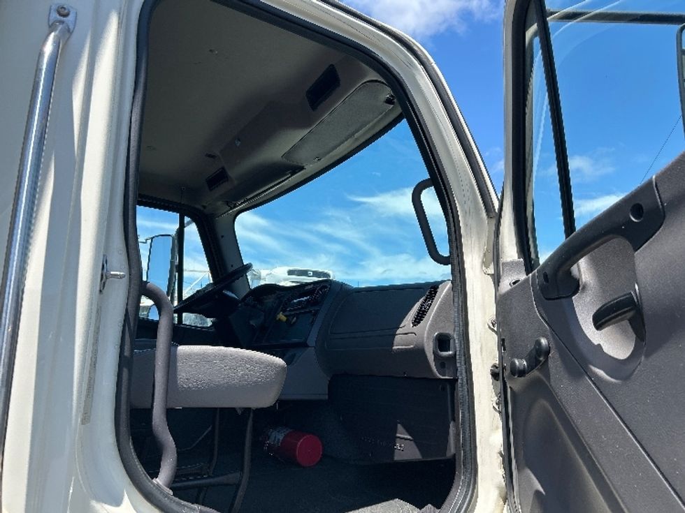 Refrigerated Truck-Light and Medium Duty Trucks-Freightliner-2019-M2-West Sacramento-CA-298,389\n\t\tmiles-$ 35,750 - Image 19