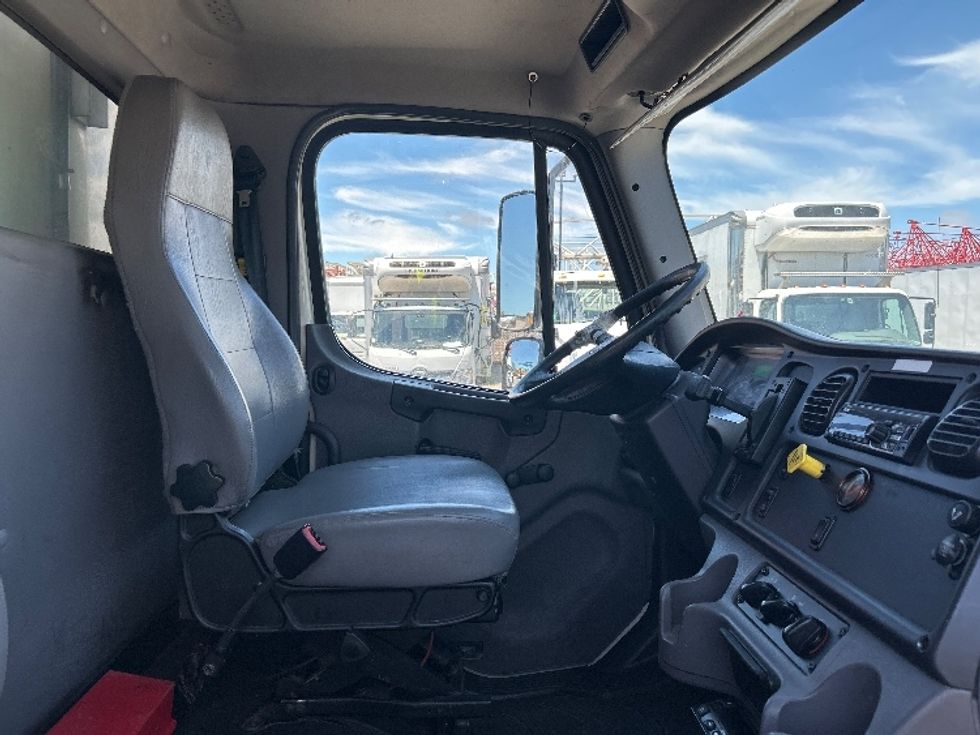 Refrigerated Truck-Light and Medium Duty Trucks-Freightliner-2019-M2-West Sacramento-CA-298,389\n\t\tmiles-$ 35,750 - Image 21