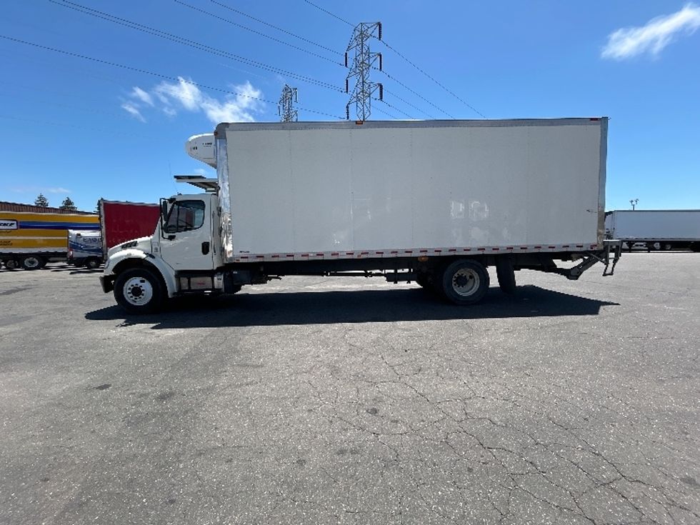 Refrigerated Truck-Light and Medium Duty Trucks-Freightliner-2019-M2-West Sacramento-CA-298,389\n\t\tmiles-$ 35,750 - Image 4