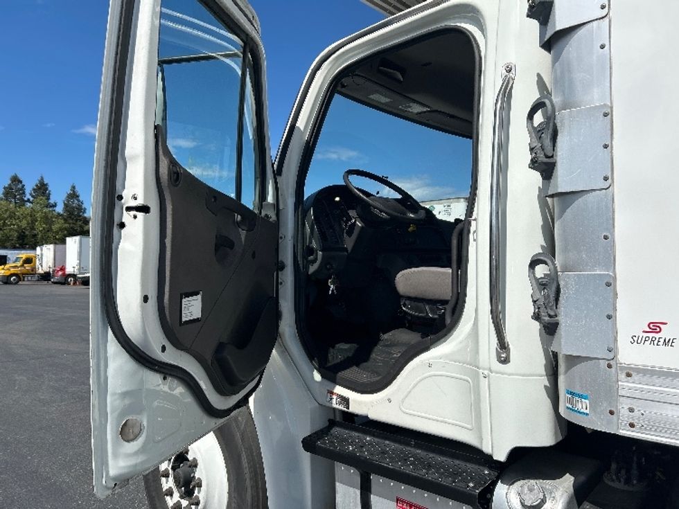 Refrigerated Truck-Light and Medium Duty Trucks-Freightliner-2019-M2-West Sacramento-CA-343,709\n\t\tmiles-$ 21,250 - Image 16