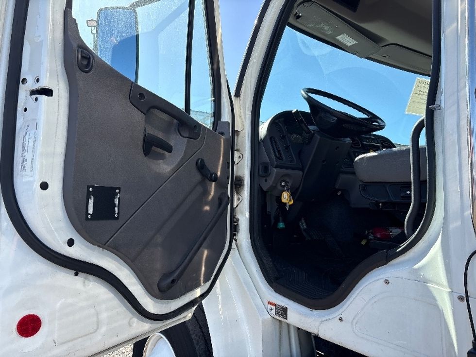 Refrigerated Truck-Light and Medium Duty Trucks-Freightliner-2019-M2-West Sacramento-CA-39,940\n\t\tmiles-$ 73,750 - Image 15