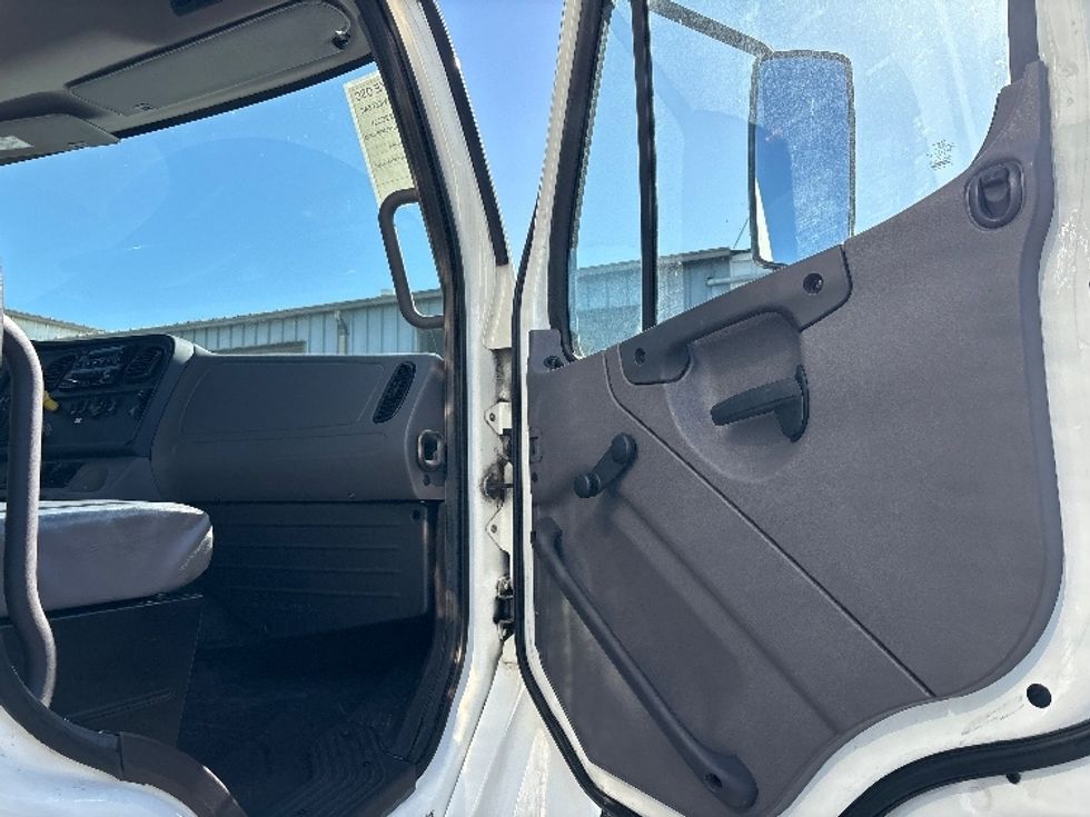 Refrigerated Truck-Light and Medium Duty Trucks-Freightliner-2019-M2-West Sacramento-CA-39,940\n\t\tmiles-$ 73,750 - Image 19