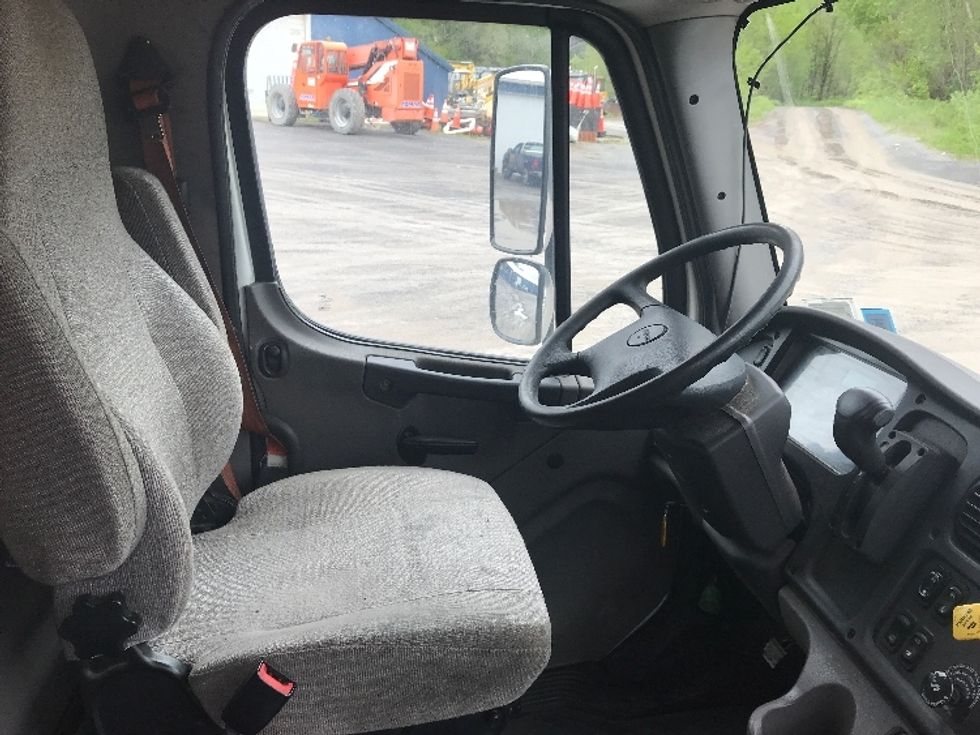 Refrigerated Truck-Light and Medium Duty Trucks-Freightliner-2019-M2-Whitesboro-NY-192,951\n\t\tmiles-$ 46,250 - Image 21