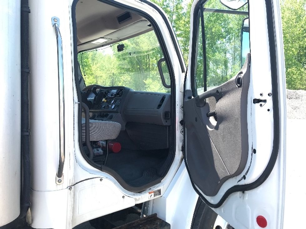 Refrigerated Truck-Light and Medium Duty Trucks-Freightliner-2019-M2-Whitesboro-NY-241,312\n\t\tmiles-$ 46,750 - Image 20
