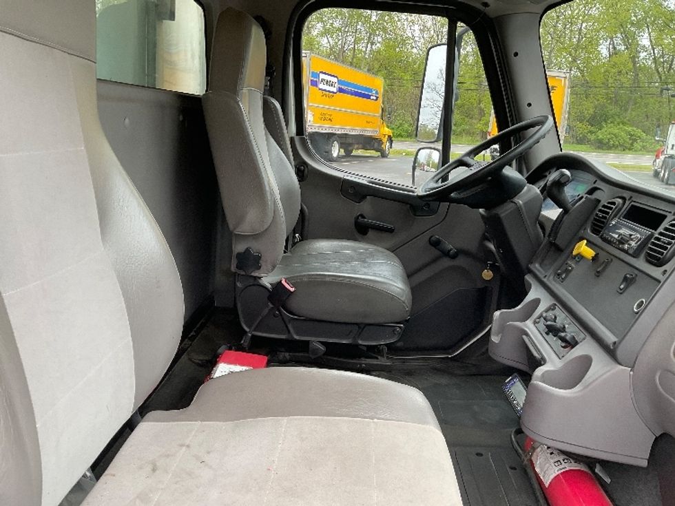 Refrigerated Truck-Light and Medium Duty Trucks-Freightliner-2019-M2-Whitesboro-NY-91,769\n\t\tmiles-$ 54,250 - Image 22