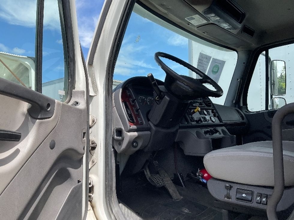 Refrigerated Truck-Light and Medium Duty Trucks-Freightliner-2019-M2-Wilkes Barre-PA-170,524\n\t\tmiles-$ 43,250 - Image 16