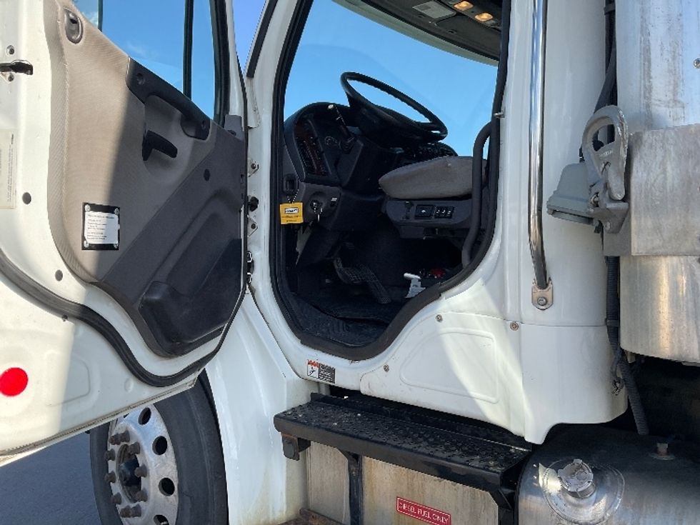 Refrigerated Truck-Light and Medium Duty Trucks-Freightliner-2019-M2-Wilkes Barre-PA-173,471\n\t\tmiles-$ 44,250 - Image 16