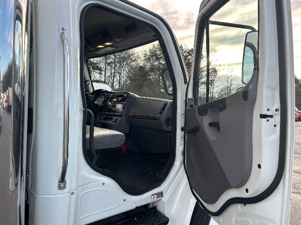 Refrigerated Truck-Light and Medium Duty Trucks-Freightliner-2019-M2-Winston Salem-NC-114,912\n\t\tmiles-$ 63,000 - Image 20
