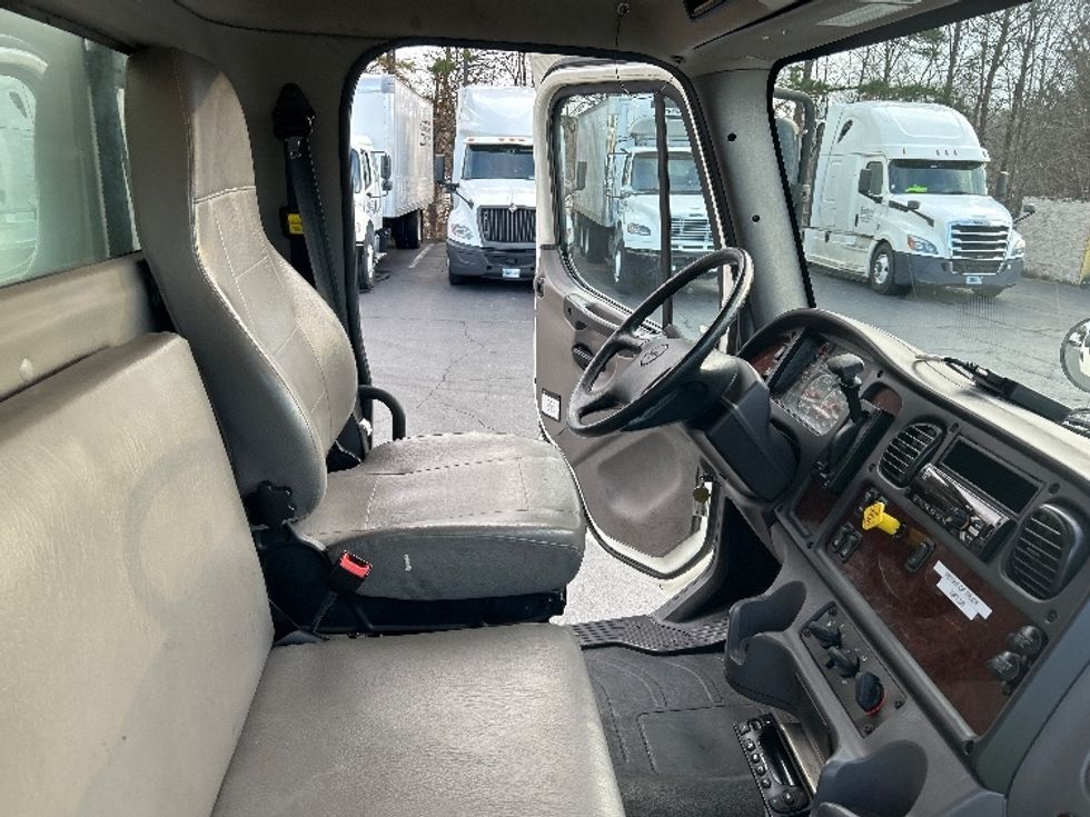 Refrigerated Truck-Light and Medium Duty Trucks-Freightliner-2019-M2-Winston Salem-NC-114,912\n\t\tmiles-$ 63,000 - Image 22