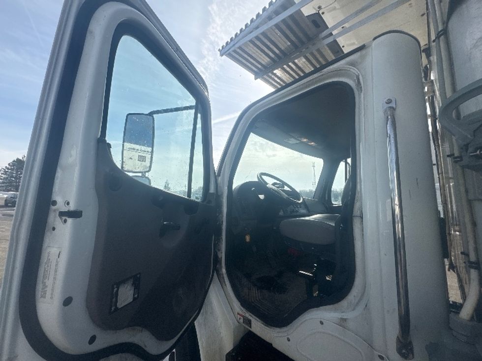 Refrigerated Truck-Light and Medium Duty Trucks-Freightliner-2019-M2-Wixom-MI-256,423\n\t\tmiles-$ 54,750 - Image 16