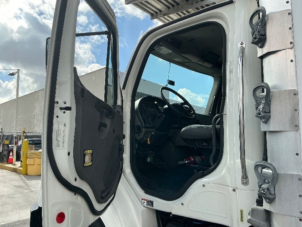 Refrigerated Truck-Light and Medium Duty Trucks-Freightliner-2019-M211242S-Torrance-CA-250,942\n\t\tmiles-$ 71,000 - Image 16